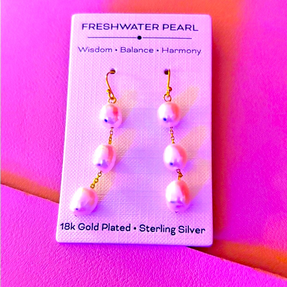 Brand New Freshwater Pearl Earrings 18kt gold plated sterling silver!
